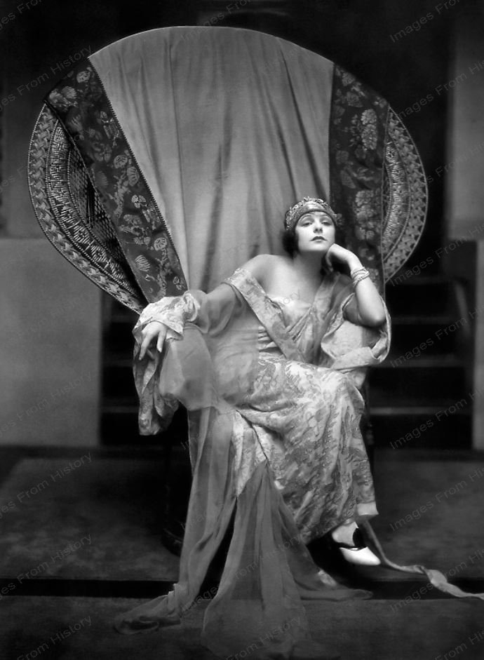 8×10 Print Norma Talmadge in Wicker Chair 1922 by James Abbe #NT2929