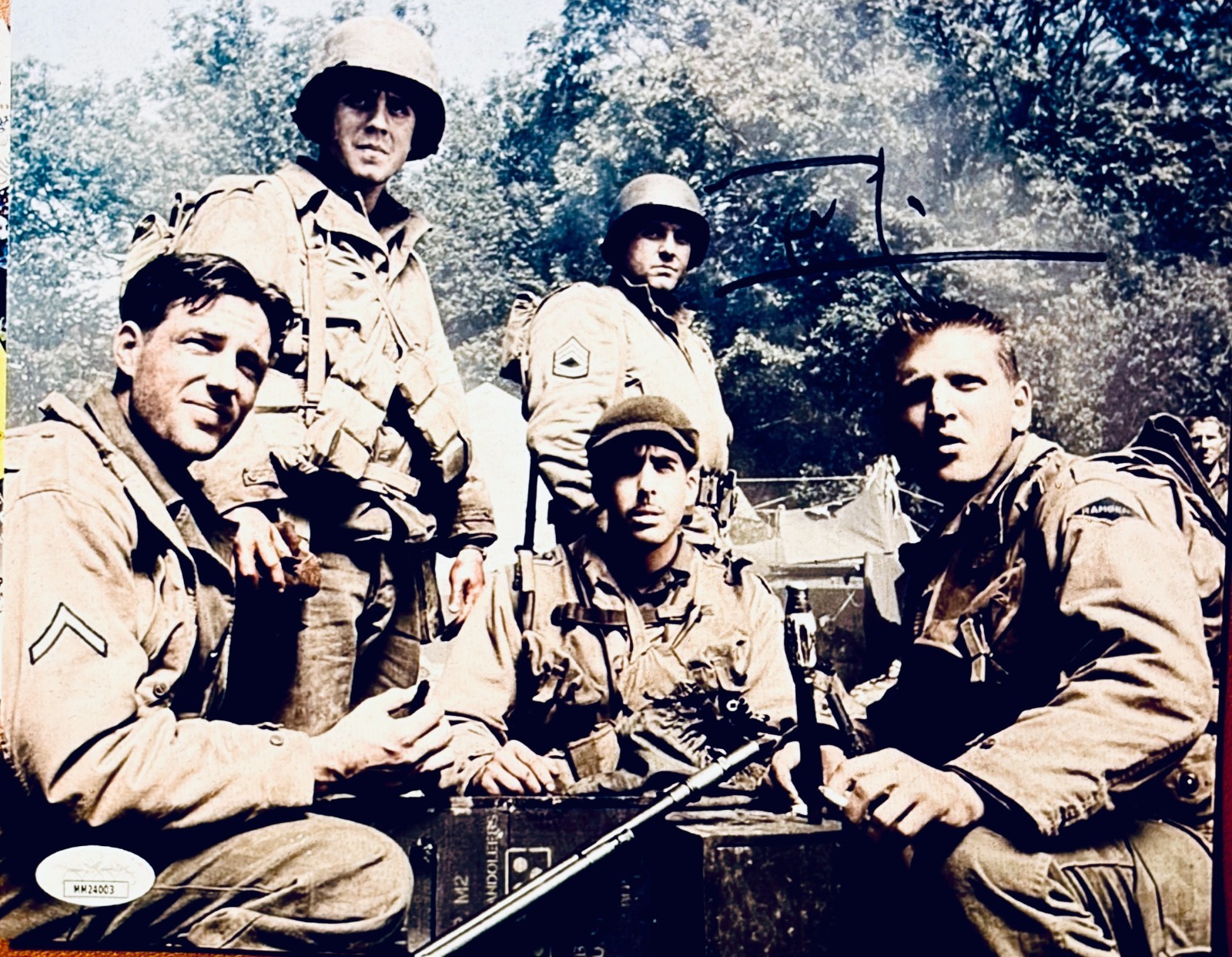 TOM SIZEMORE Signed (JSA)• 8×10 photograph 1998 “Saving Private Ryan” VINTAGE
