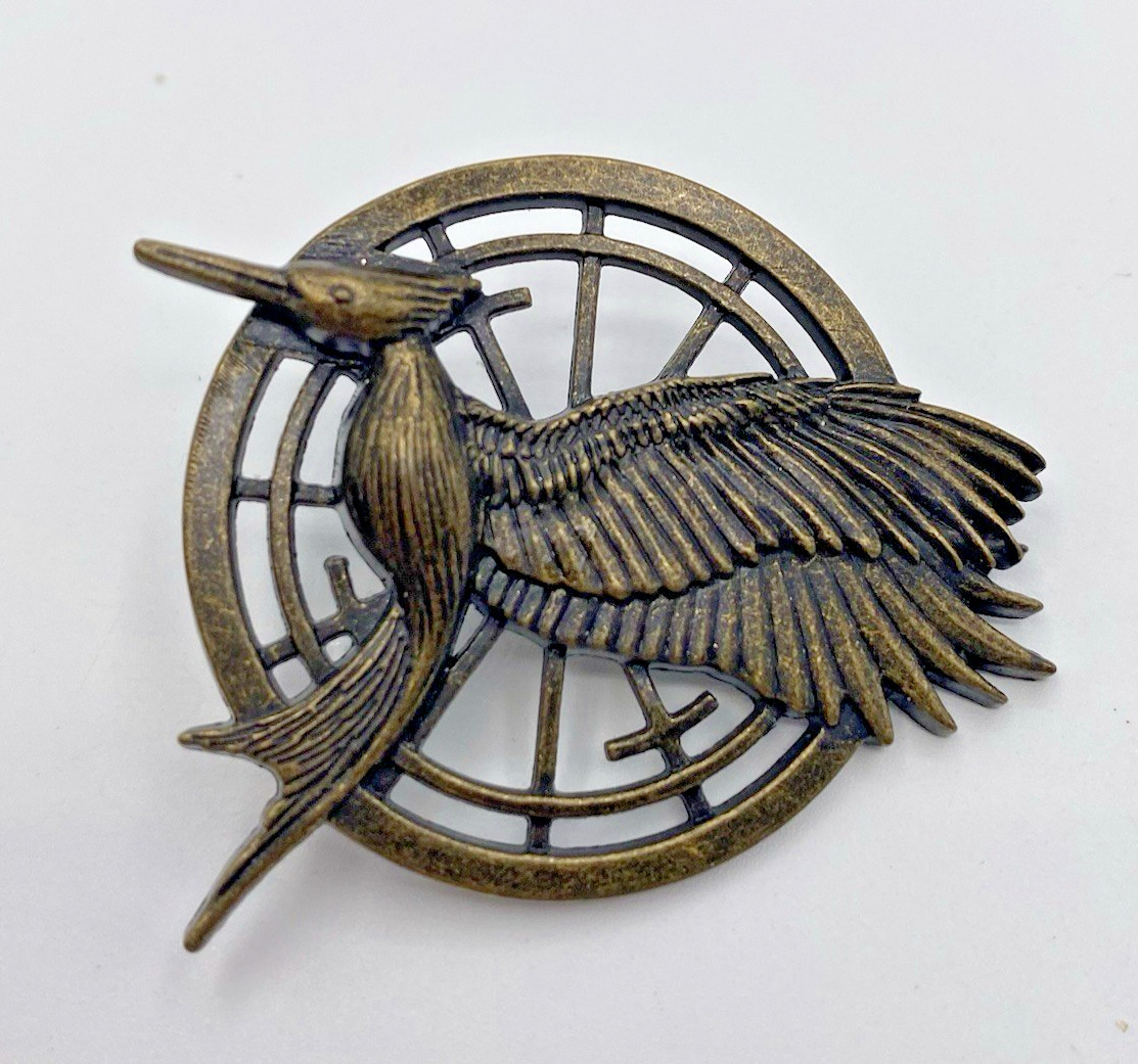 The Hunger Games Mockingjay Lapel Pin 2013 Lionsgate Bronze Tone Movie Merch