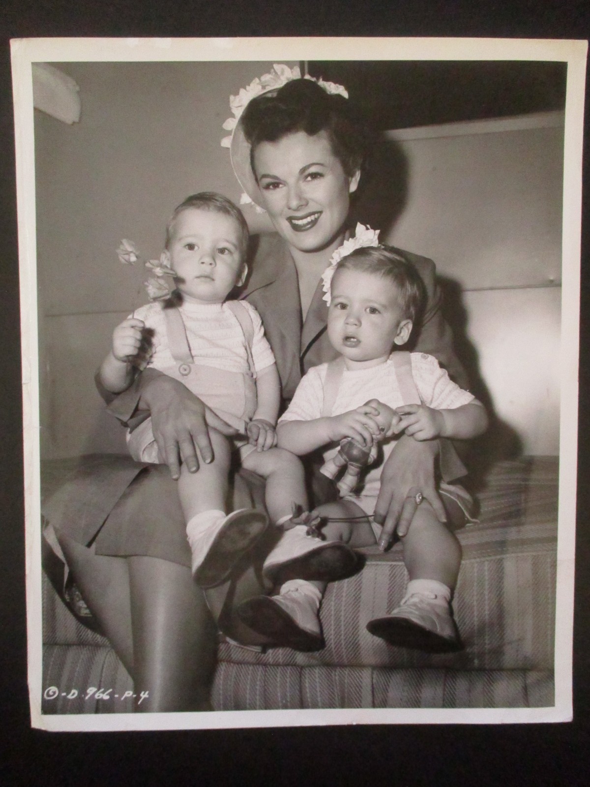 BARBARA HALE & Children Original CANDID Studio Set Vintage 1946 LIPPMAN Photo