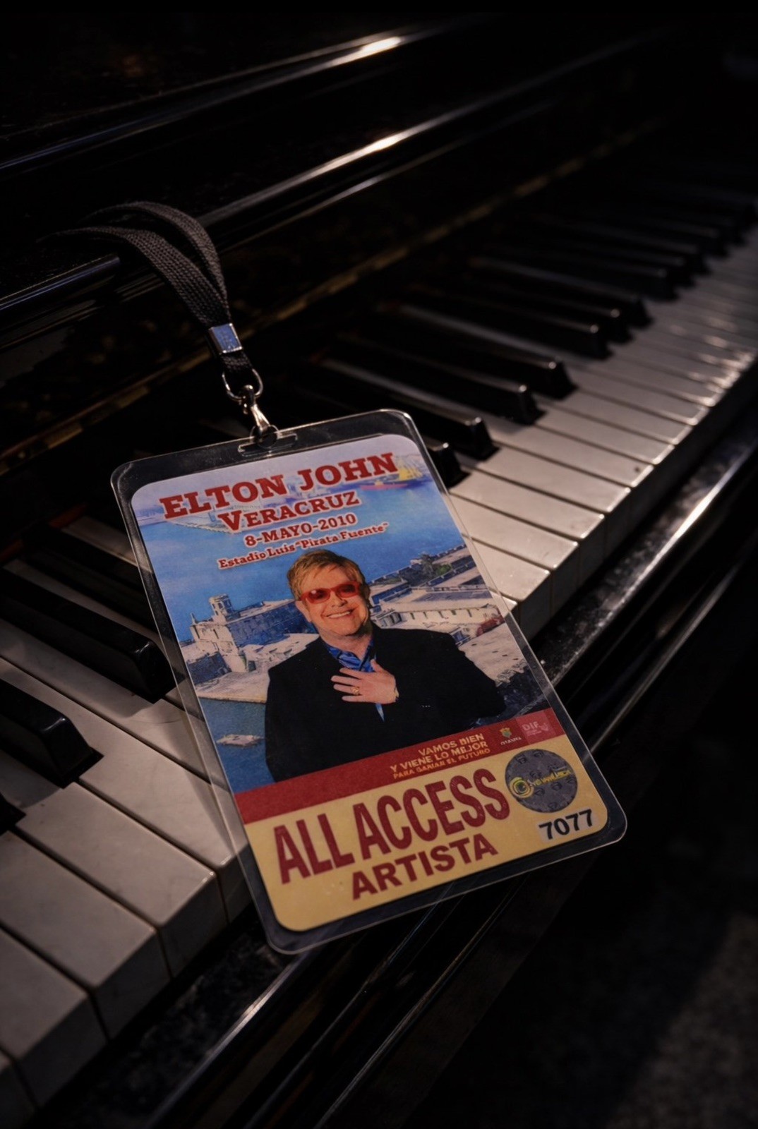 Elton John Veracruz 2010 Tour 3.5”x5.5” All Access Laminate reprint
