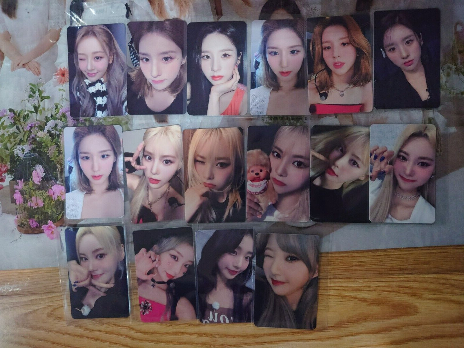 Loona Loonaverse Seoul MD Photocards Mint! Buy more Save More! USA Seller!