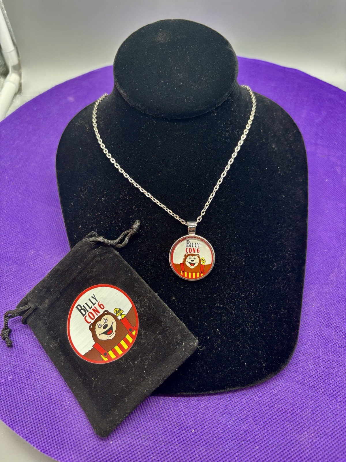 Billy Bob’s Wonderland Billy Con 6 Official Necklace Showbiz Pizza Animatronics