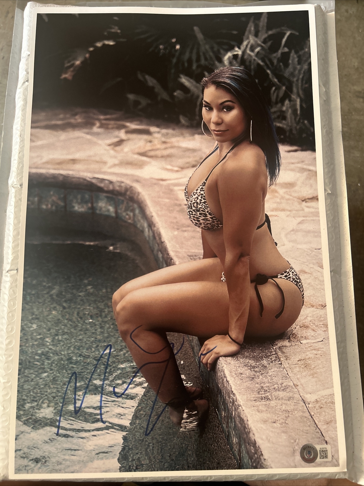 Michin Mia Yim Signed Photo WWE Wrestling BAS Beckett BJ33779