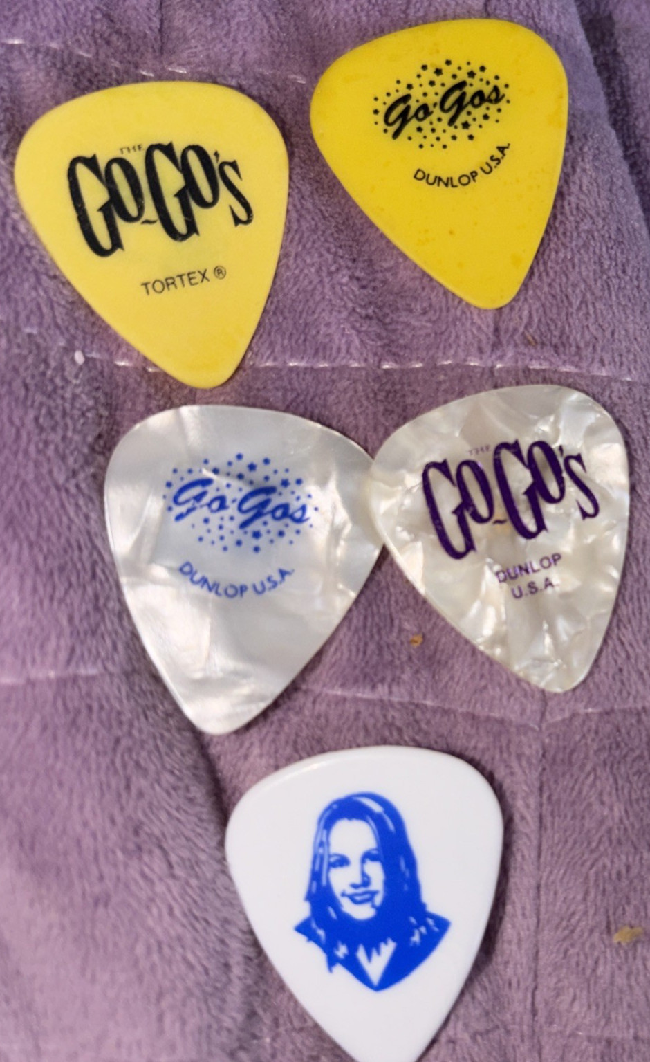 Lot of 5. GOGO’S inc CHARLOTTE CAFFEY 1999 Tour Guitar Pick worldwide ship