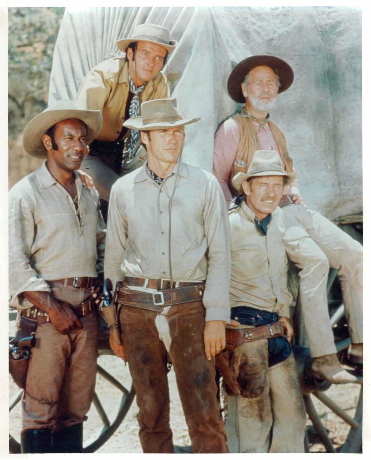 RAWHIDE CLINT EASTWOOD AS ROWDY YATES WITH CAST MEMBERS RARE PHOTO