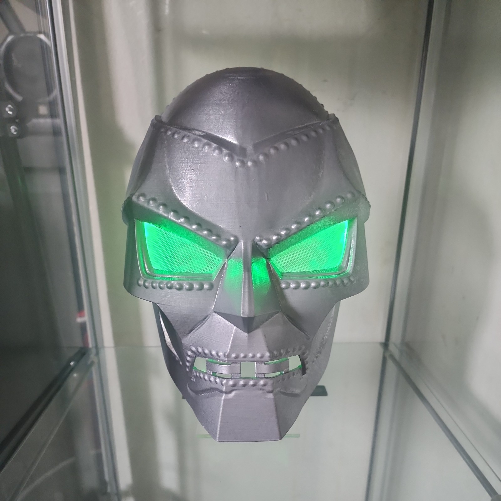 Marvel Doctor Doom Helmet Mask Doomsday Cosplay Replica Light Up Eyes