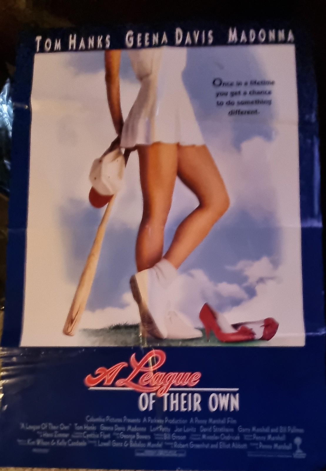 A LEAGUE OF THEIR OWN 1992 Original movie poster 27×40 it is foldet and used
