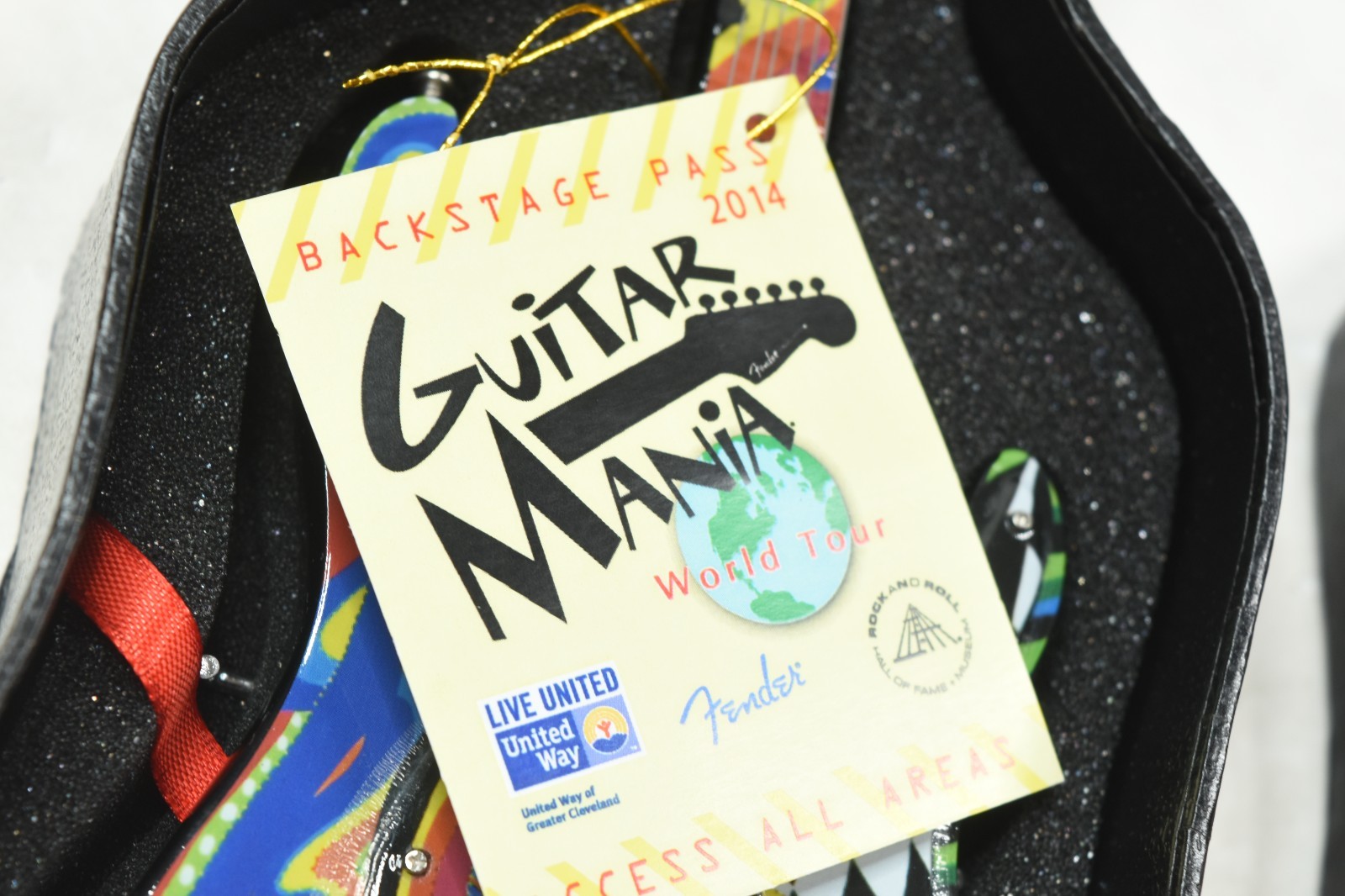 Fender Guitar Mania 2014 Backstage Pass Mini Guitar 12087 Psychedelic