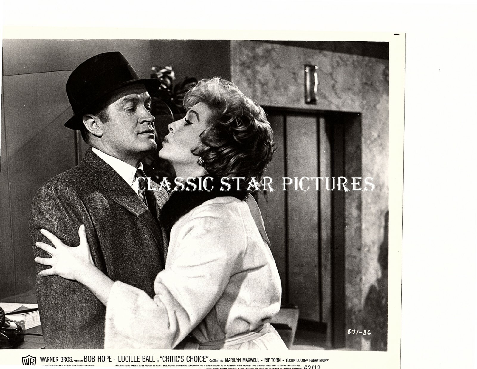 R270 Bob Hope Marilyn Maxwell Critic’s Choice 1963 8 x 10 vintage photograph