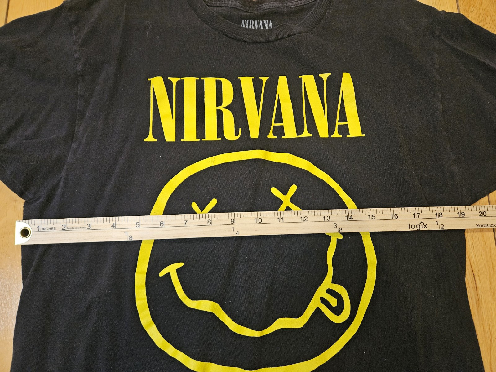 NIRVANA Smiley Face Logo Graphic Tee T-Shirt Adult L Grunge Music Cobain