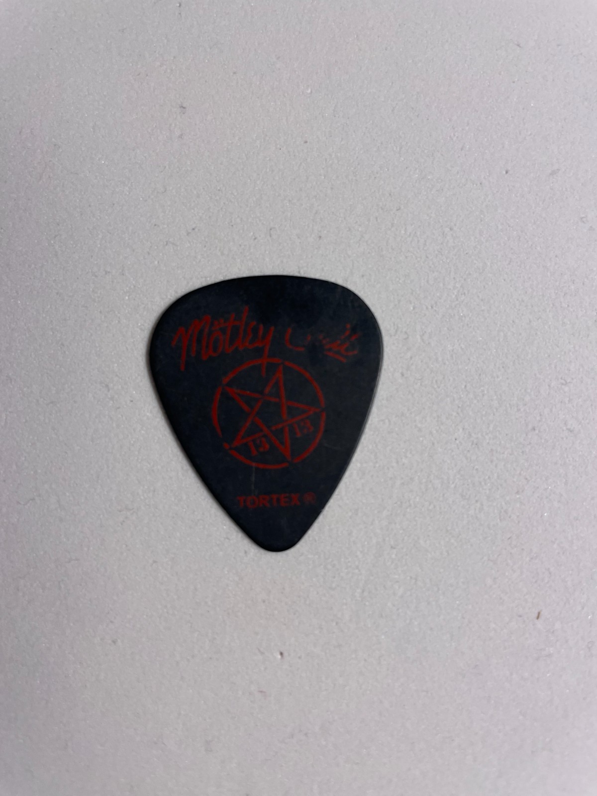 Mick Mars – Motley Crue 2015 tour issue guitar pick – No picks lot Stage played