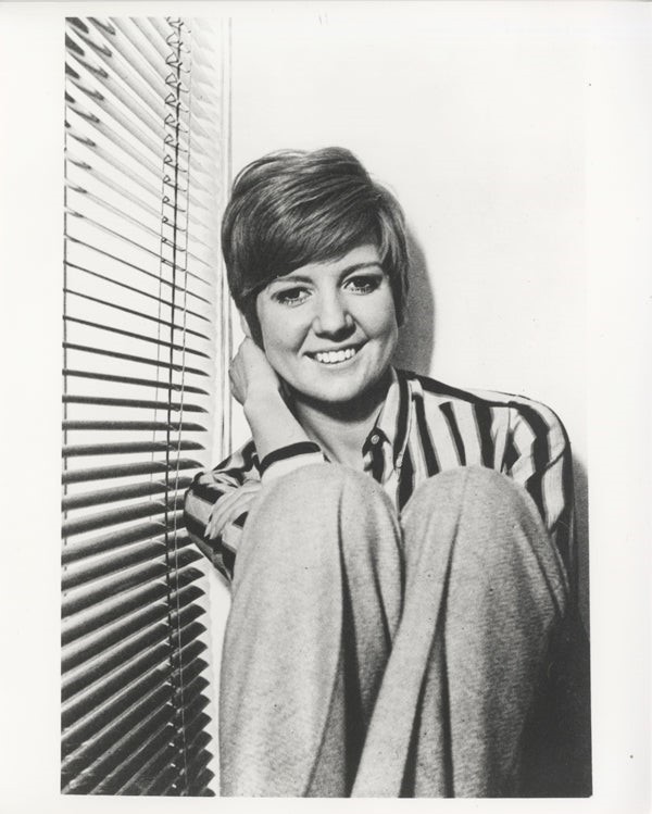 Cilla Black English Popstar Entertainer Gorgeous Smile Vintage 8×10 Photo