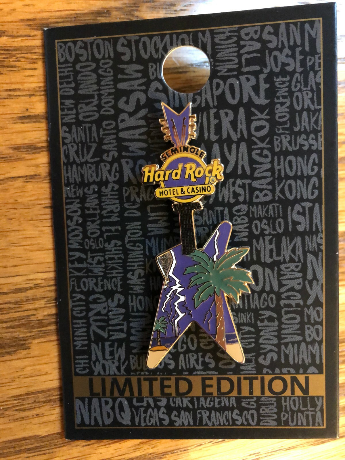Hard Rock Cafe’ LIGHTNING Guitar Pin LIMITED EDITION 300 Tampa Seminole NEW