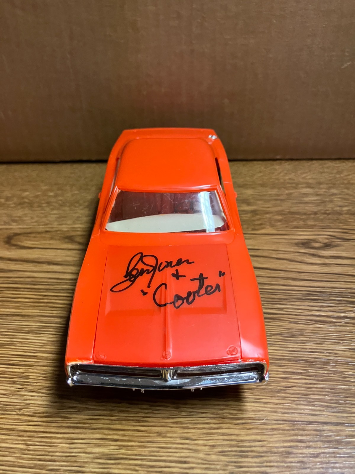 Ben Jones, Dukes of Hazzard, Signed Assembled, General Lee MODEL w/Box, Flyer