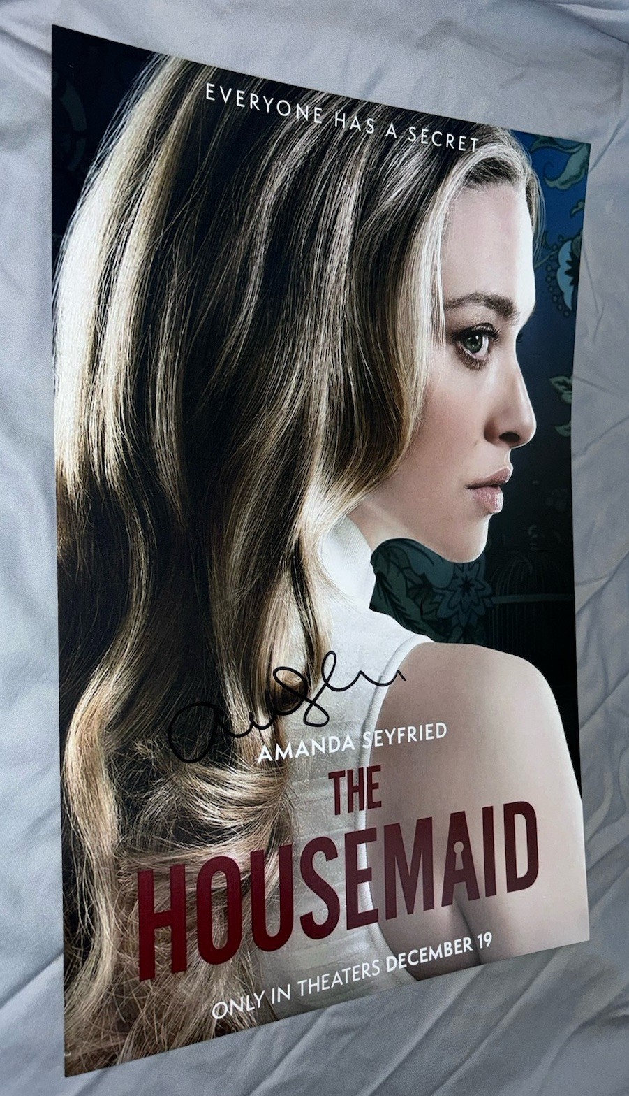 Amanda Seyfried Signed 12×18 Photo The Housemaid