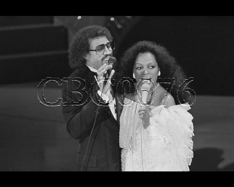 Diana Ross 8×10 Photo 1021-2 Lionel Richie