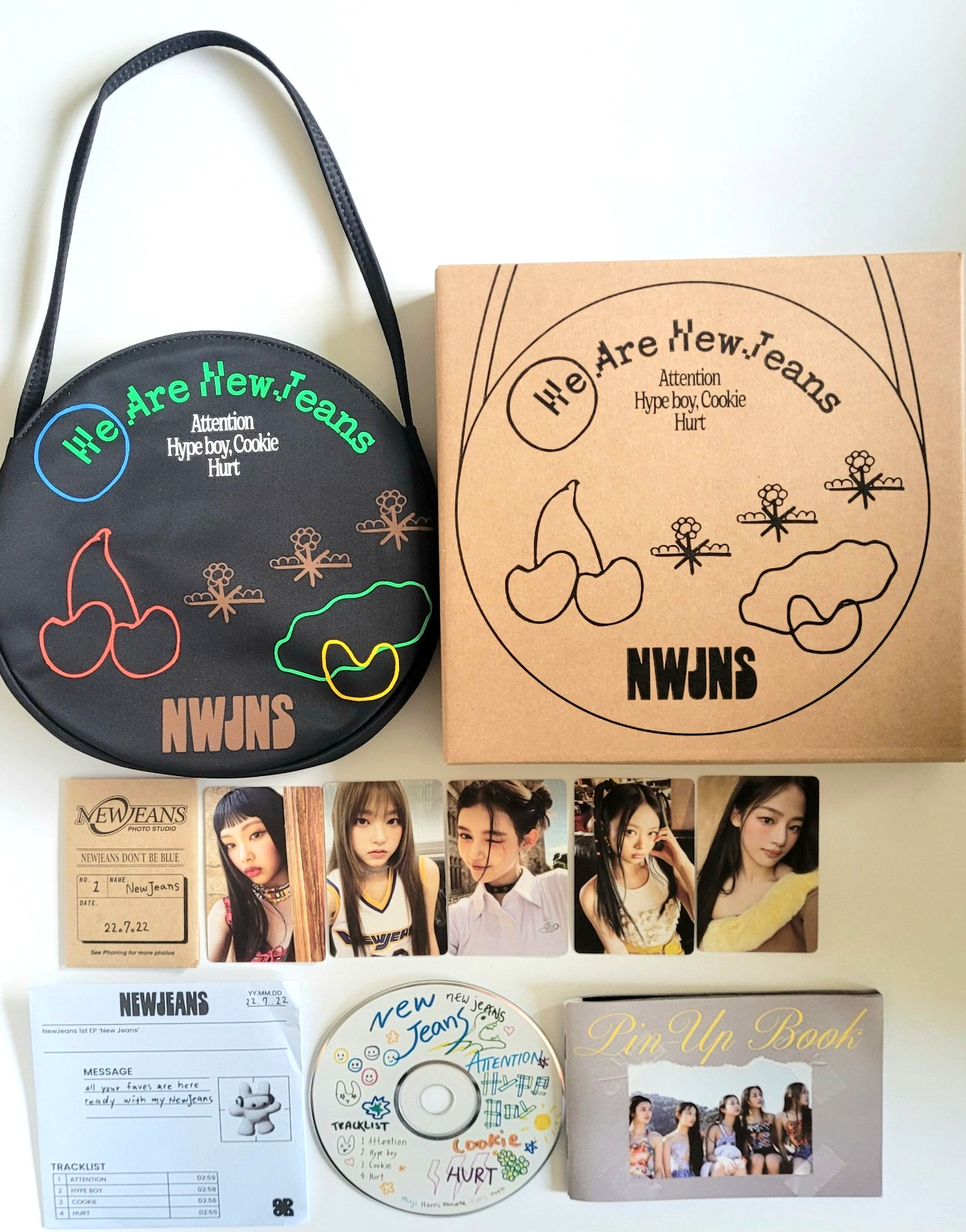 NEW JEANS OFFICIAL 1ST EP ALBUM LIMITED EDITION BAG (CD, PHOTOCARDS)