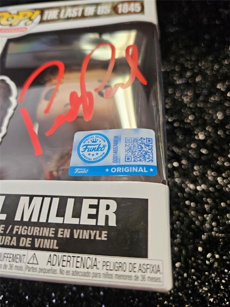 PEDRO PASCAL HAND SIGNED AUTOGRAPHED FUNKO POP THE LAST OF US JOEL MILLER W/ COA