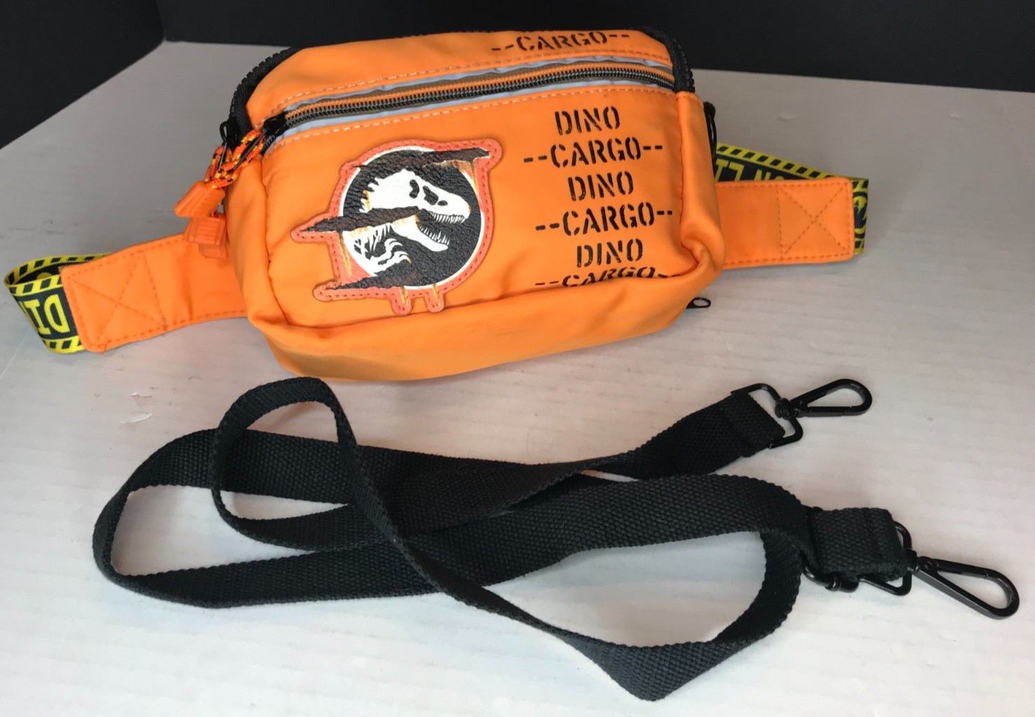 Jurassic World Dominion Dino Cargo Malta Fanny Pack Universal Studios Parks EUC