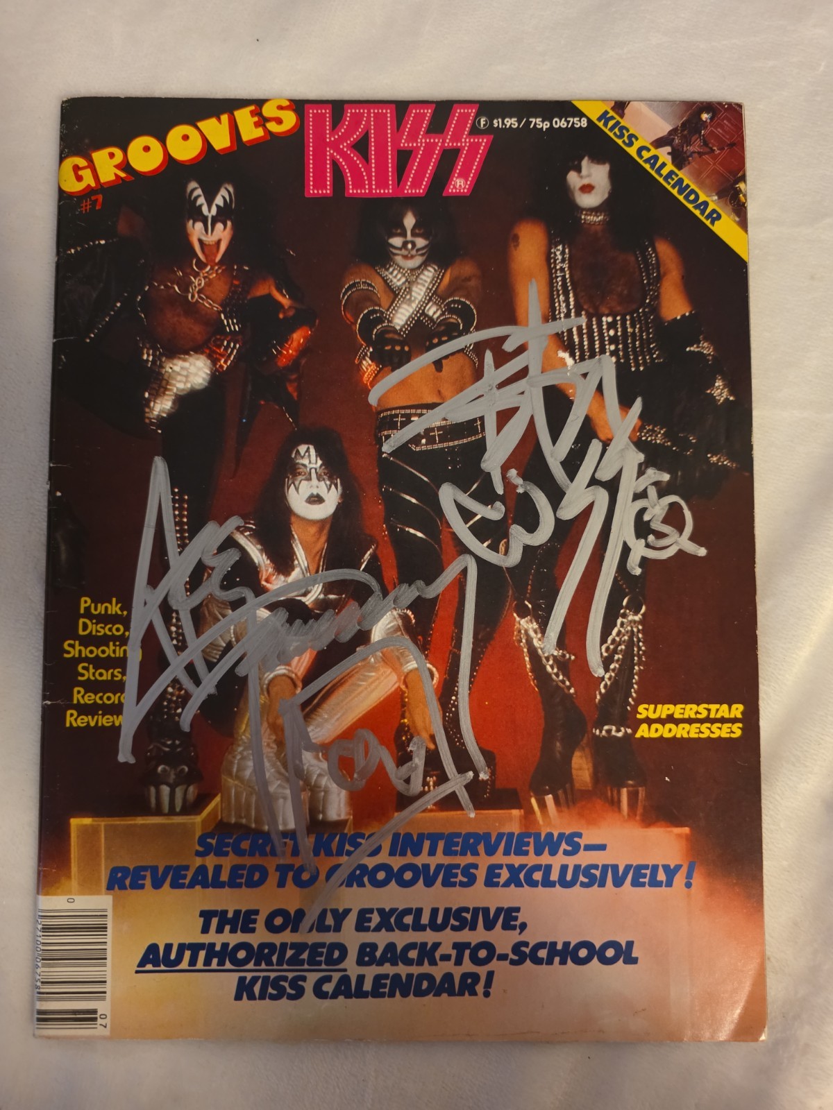 KISS GROOVES #7 SIGNED BY ACE AND PETER GET GENE AND PAUL ON THIS EPIC MAGAZINE