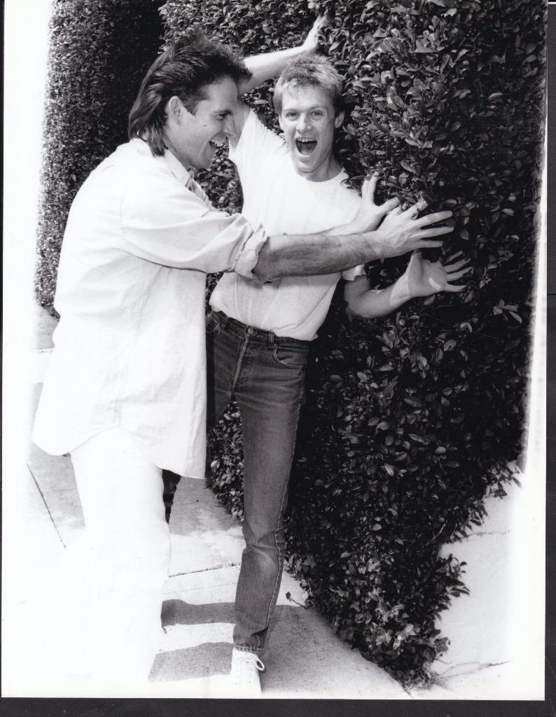 Bryan Adams singer at LAX June 5 1986 press photo 37241