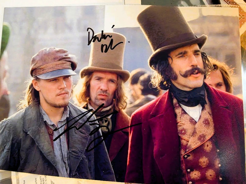 GANGS OF NEW YORK signed Daniel Day Lewis & Leonardo Dicaprio 11 ¾ x 8 ¼ w. COA