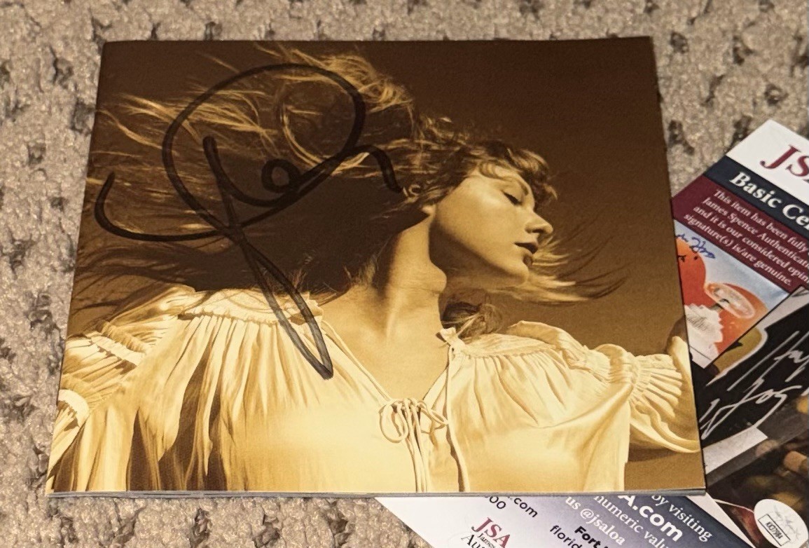 TAYLOR SWIFT SIGNED FEARLESS CD BOOKLET JSA AUTOGRAPHED VERSION AUTOGRAPH