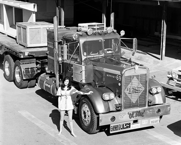 Pinup Girl Model With 1970’S Kenworth Semi Truck Big Rig Ol Blue 8×10 Picture Ce