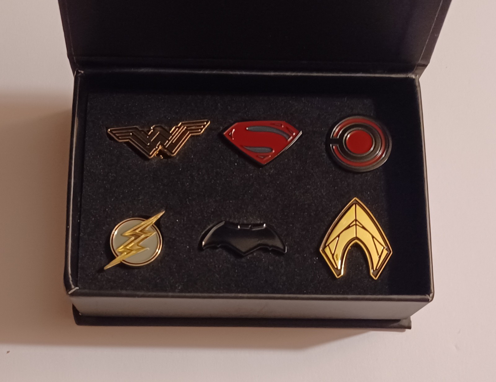Justice League Superhero Emblem – Six Pin Set – 2017 DC