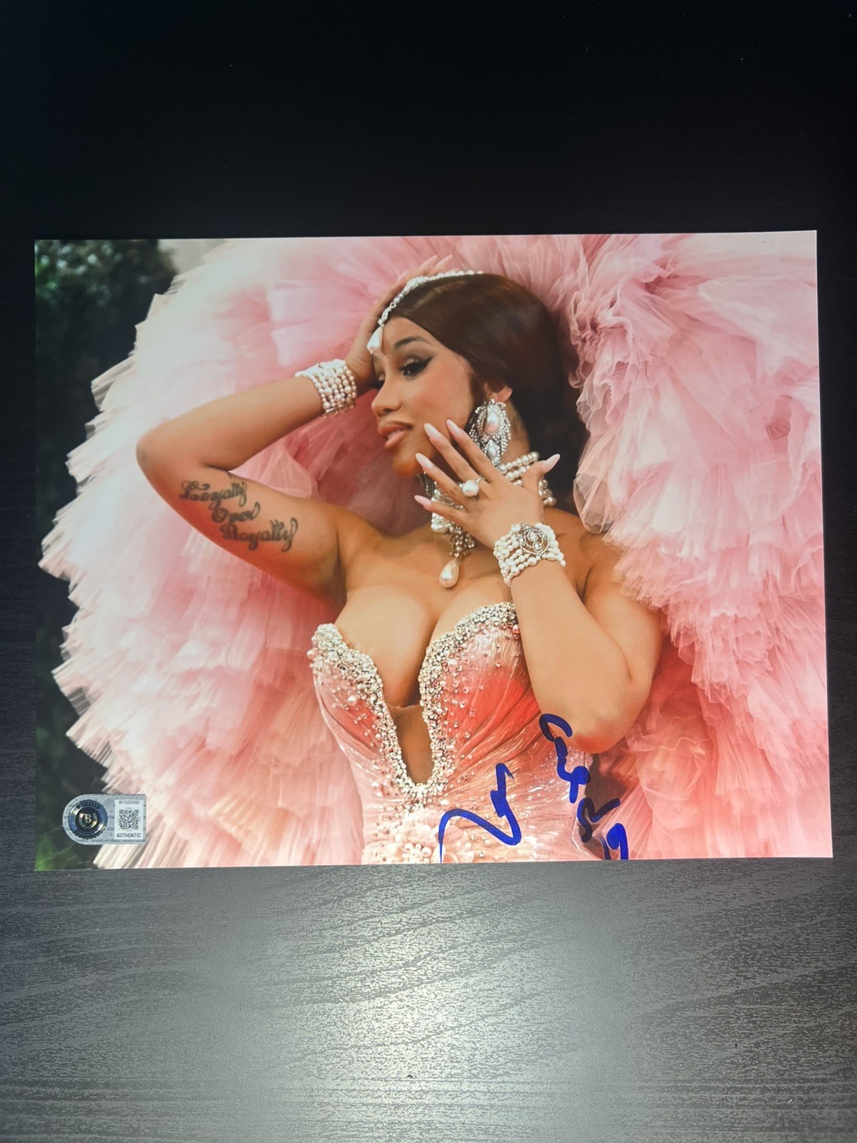 CARDI B SIGNED LITTLE MISS DRAMA AUTOGRAPHED 8X10 PHOTO Beckett Authentication