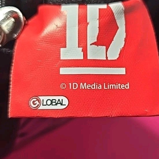 2012 ONE DIRECTION Zip Top Coin Makeup Bag Holder Slot NEW Boy Band 1D Key Ring