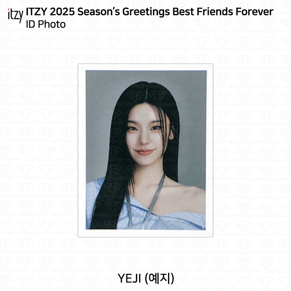 ITZY 2025 Season’s Greetings Best Friends Forever Photocard ID Photo Keyring