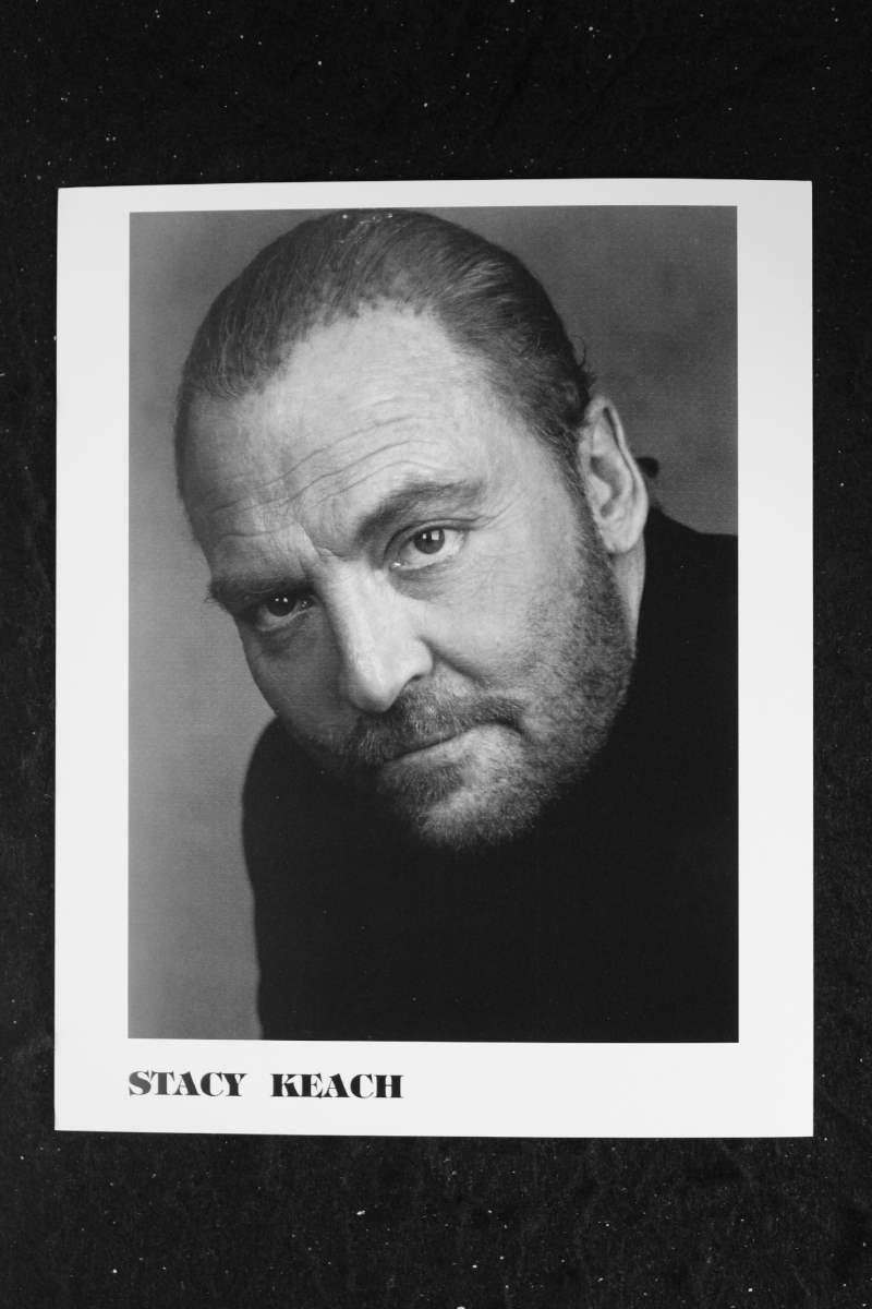 Stacy Keach – Signed Autograph and Headshot Photo set – Mike Hammer