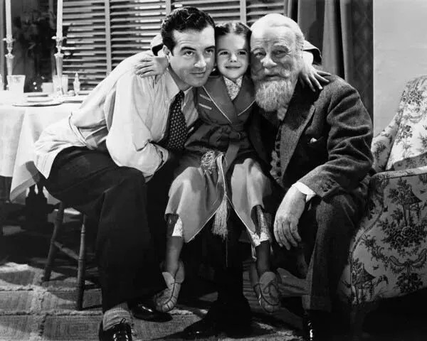 On 34Th Street 1947 Natalie Wood Hugs Edmund Gwenn John Payne 8×10 PRINT PHOTO