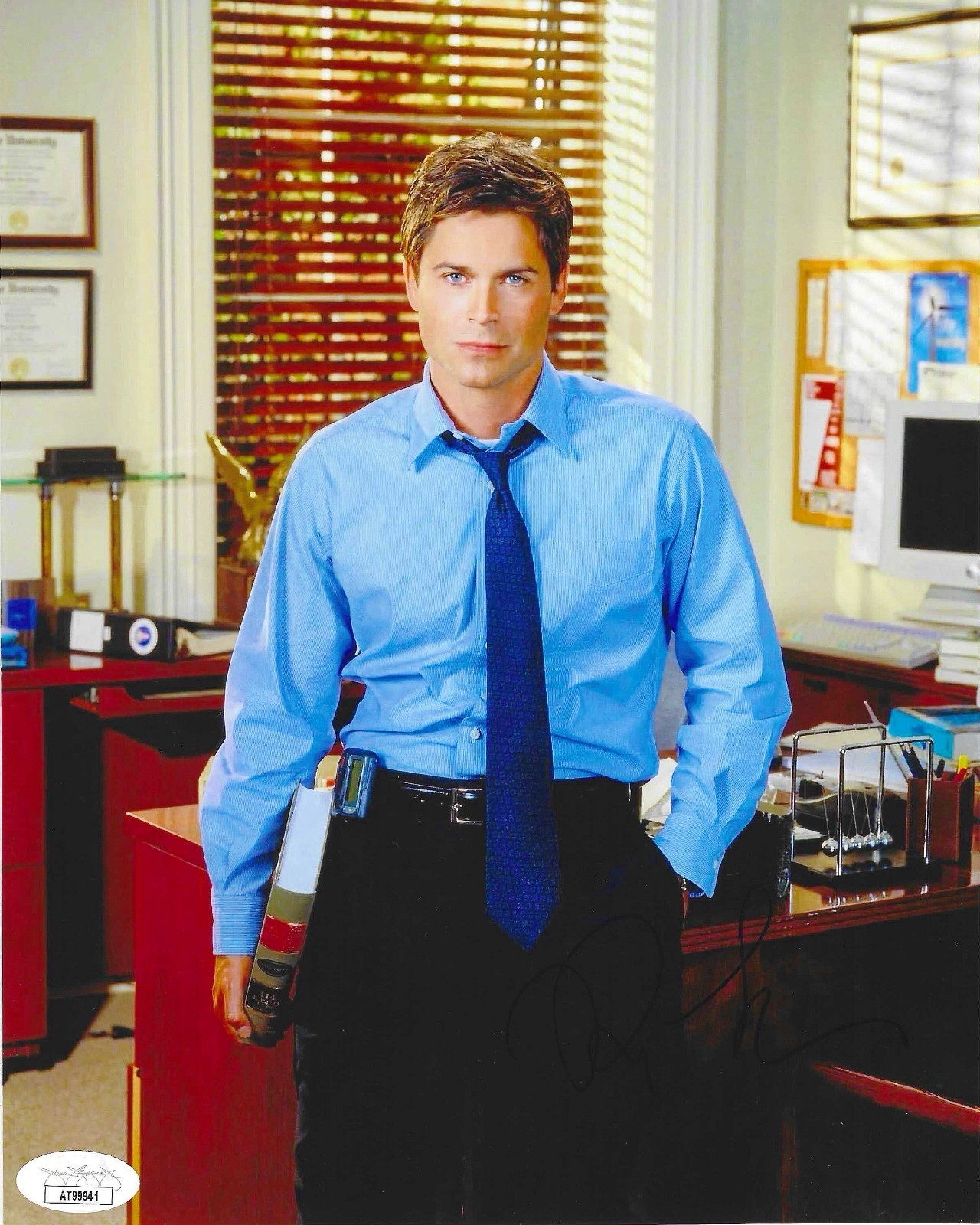 ROB LOWE SIGNED THE WEST WING 8X10 PHOTO SAM SEABORN OUTSIDERS JSA B
