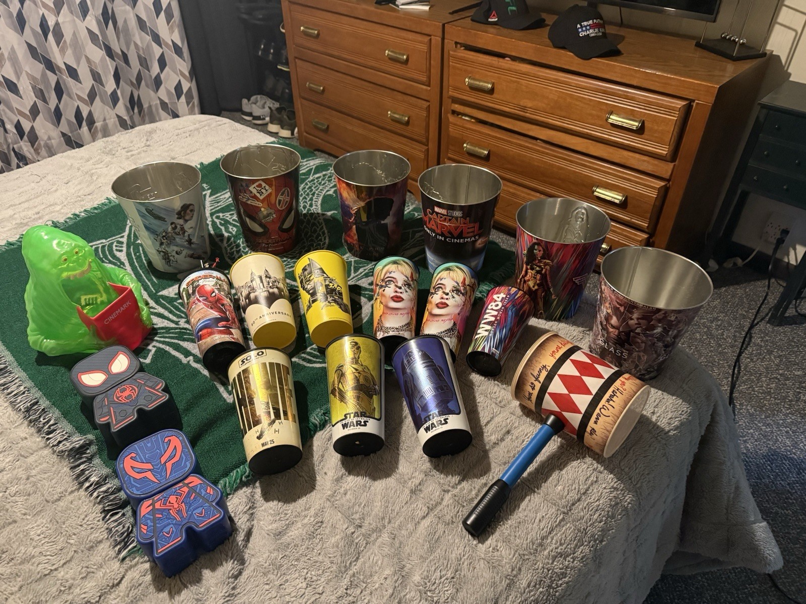Lot Of Plastic Cups Popcorn Tin & Plastic Buckets (Theater Movie) Star Wars