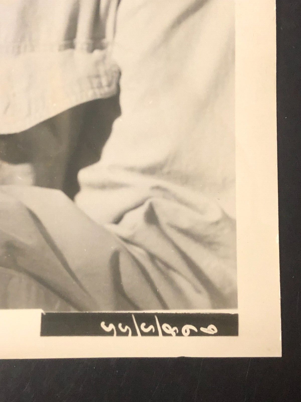 ROBERT MITCHUM – ORIGINAL Hand-Signed Autographed Publicity Still 8 x 10 Actor
