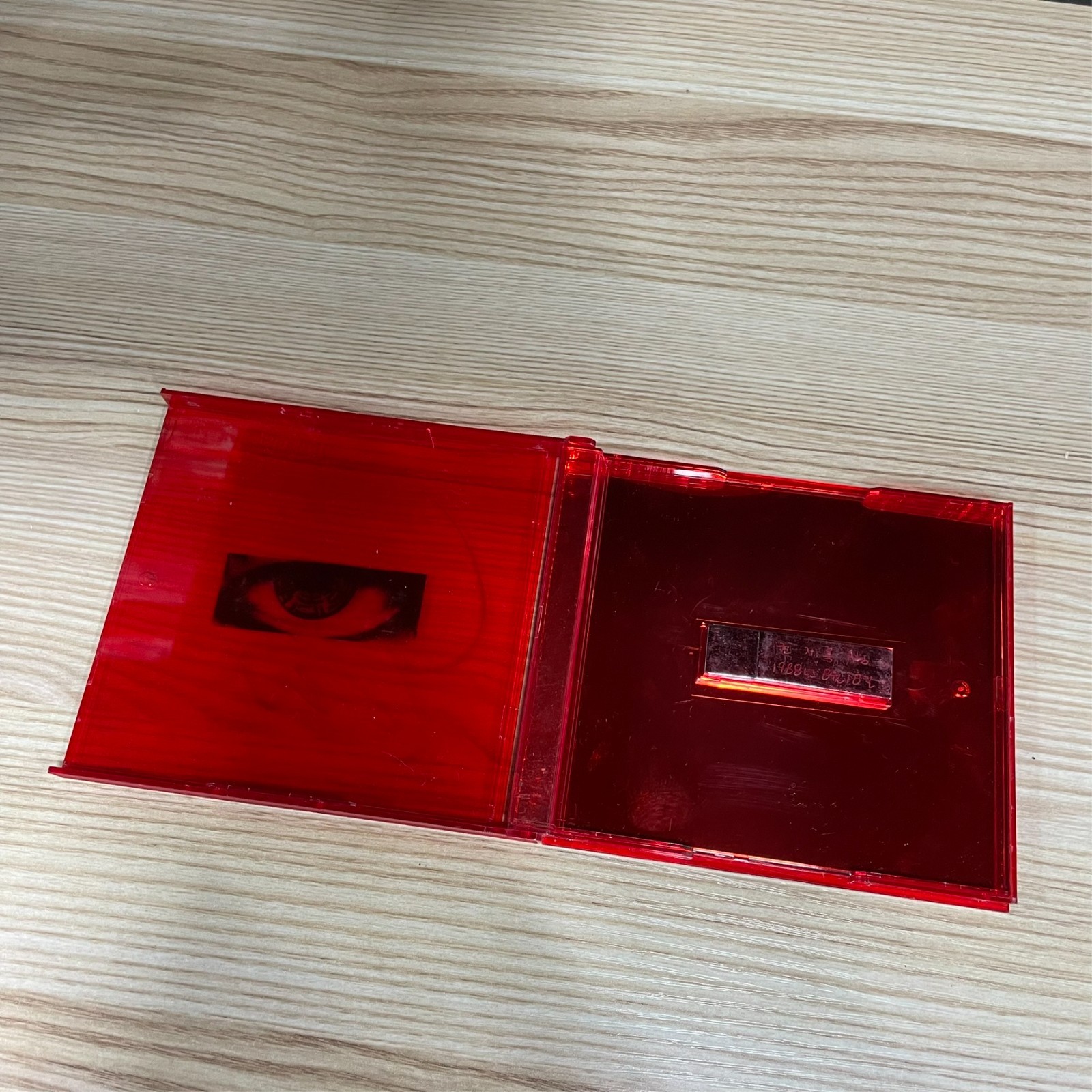 G-DRAGON (지드래곤) – KWON JI YONG (권지용) | Rare USB Album | Signed Item