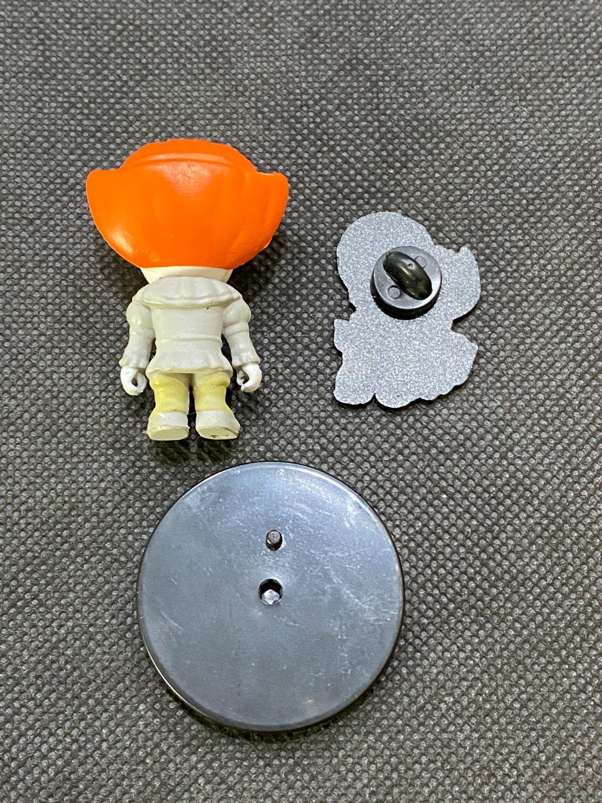 Pennywise It Collectible Enamel Pin & Mini Figure Horror Lot