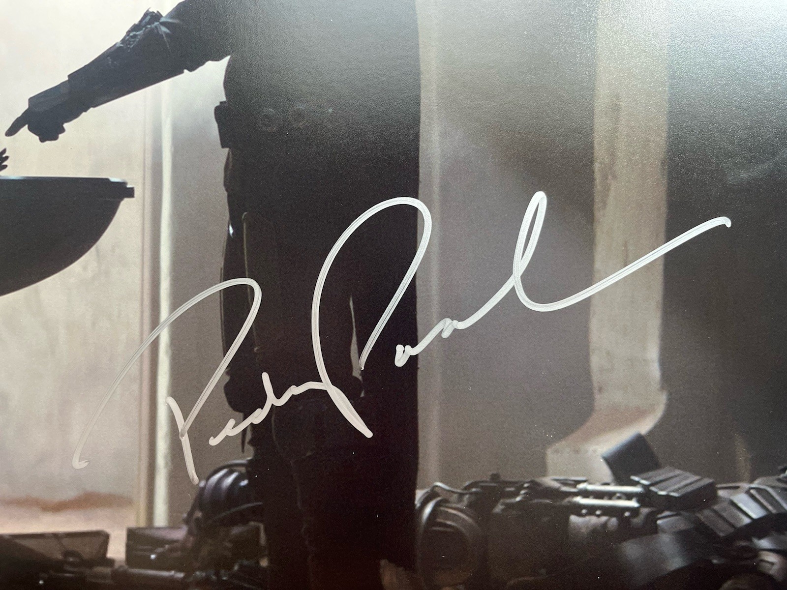 Pedro Pascal Signed Mandalorian 16×20 Photo Beckett COA Star Wars Din Djarin