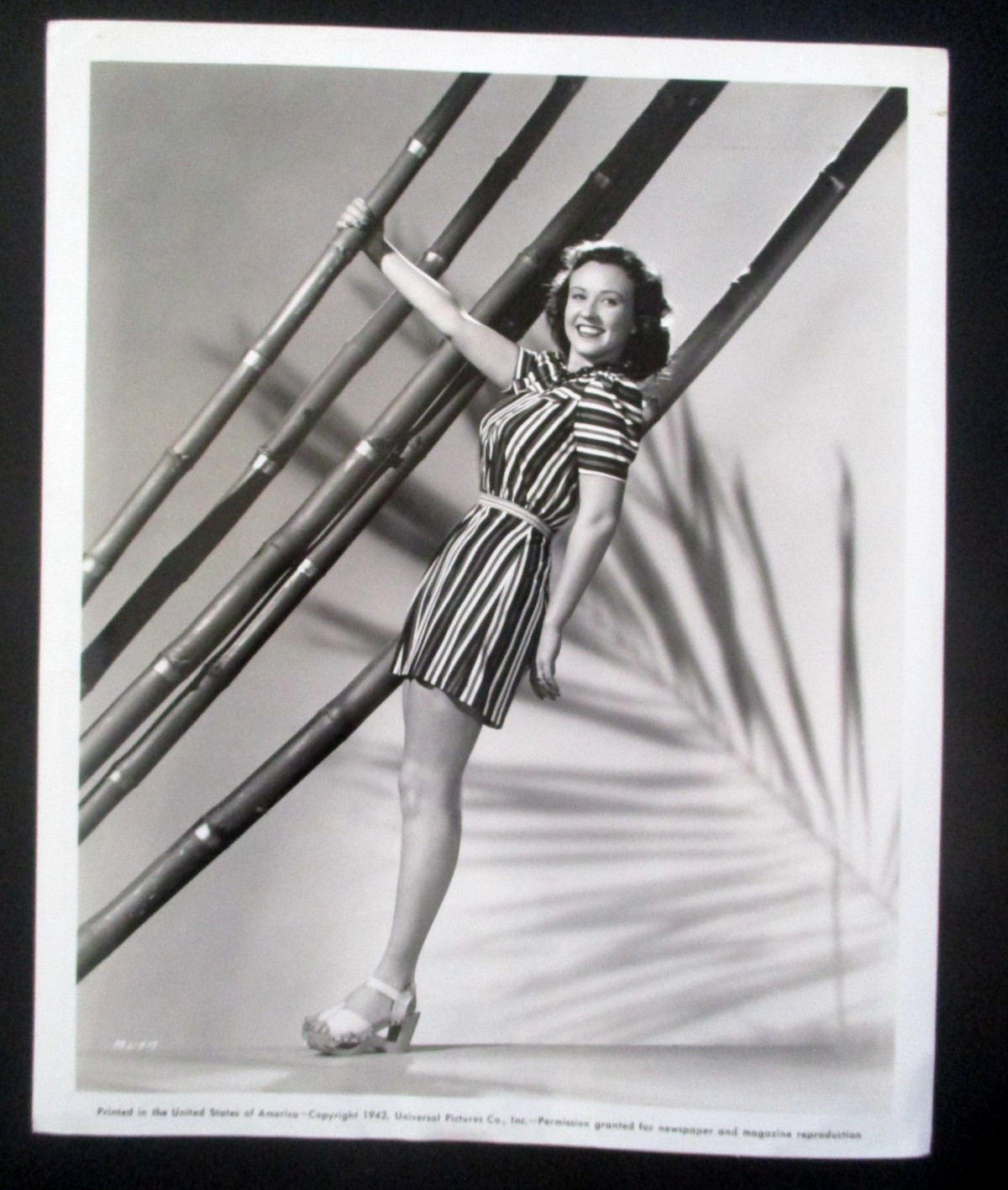 MARGARET LINDSAY Leggy Original Vintage 1942 Studio CHEESECAKE Portrait Photo