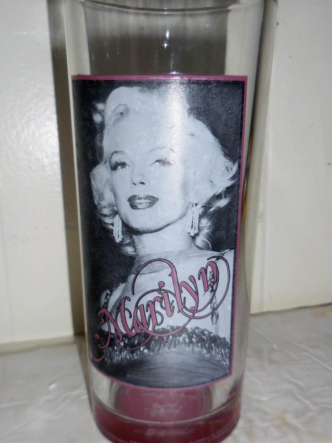VINTAGE SIGNED MARYLIN MONROE GLASS BERNARD HOLLYWOOD DESIGN NR