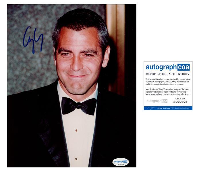 George Clooney “Ocean’s Eleven” AUTOGRAPH Signed Candid 8×10 Photo ACOA