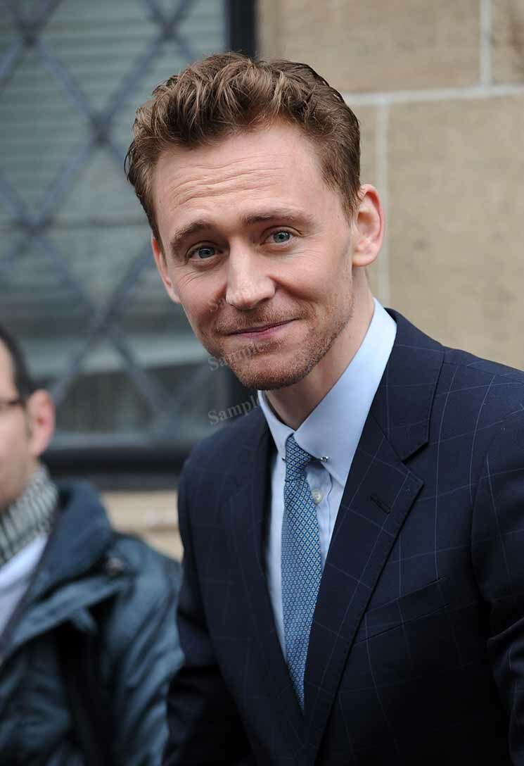 Celebrity Photos Posters Tom Hiddleston Hot smile in suit Photo CL2384
