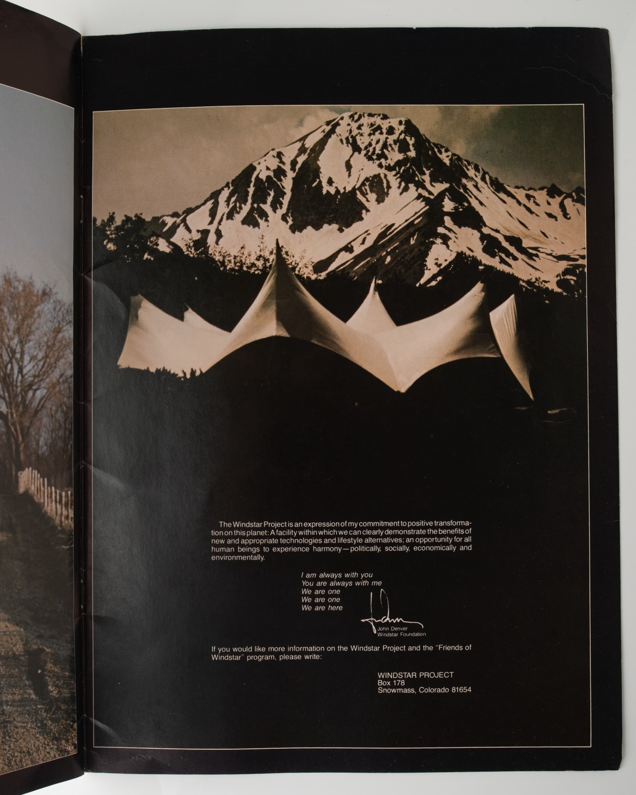 JOHN DENVER 1980 U.S. TOUR CONCERT PROGRAM BOOK 10 X 14
