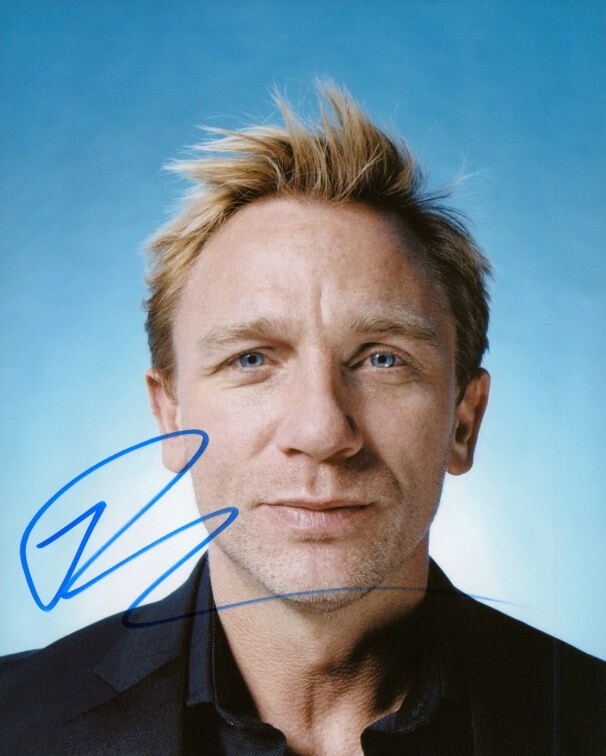 Daniel Craig autographed Original 8×10 Photo LOA TTM