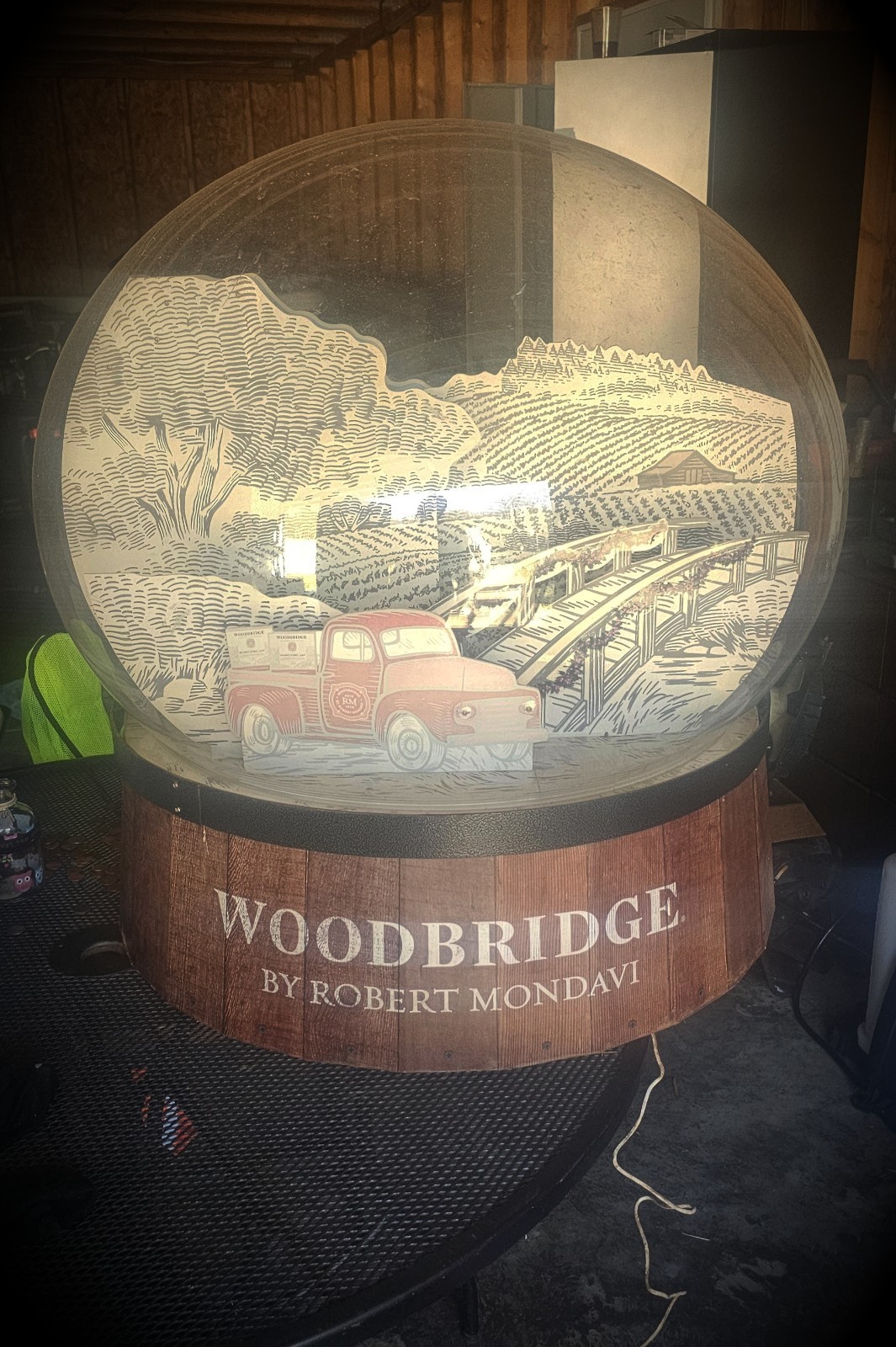 30″ clear plexiglass globe/dome covering double sided display