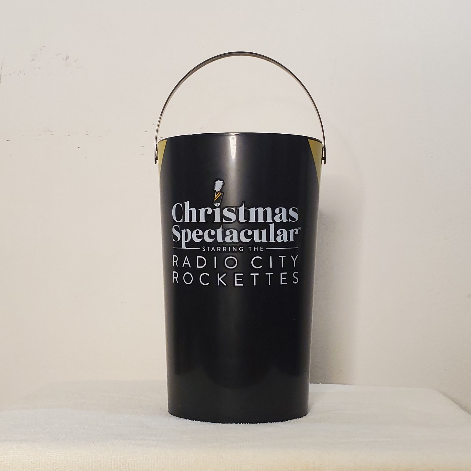 Radio City Rockettes Christmas Spectacular Popcorn Bucket W / handle/ & lid