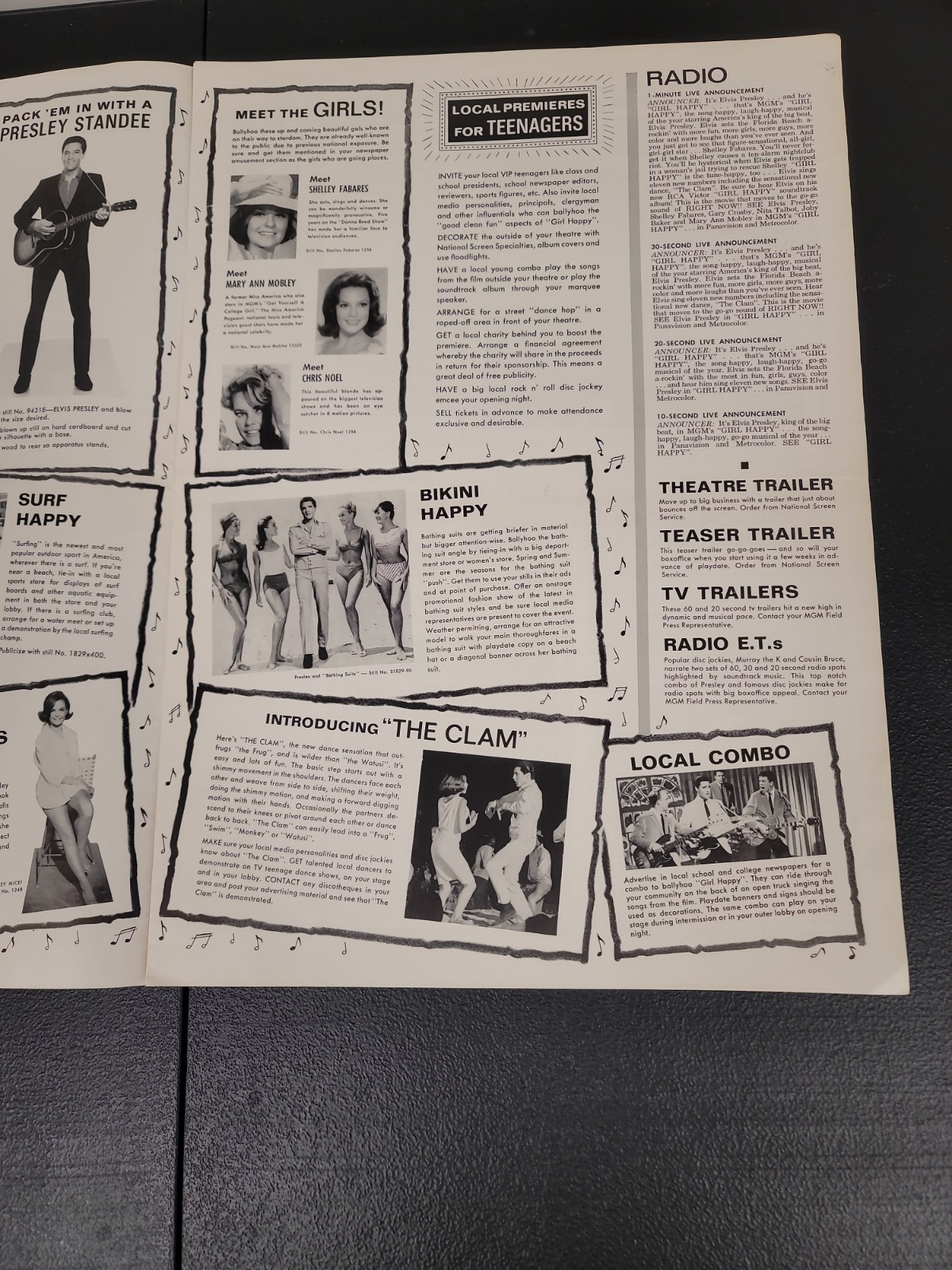 Elvis Presley GIRL HAPPY Vintage 12 Page Exhibitors Campaign Book- Black & White